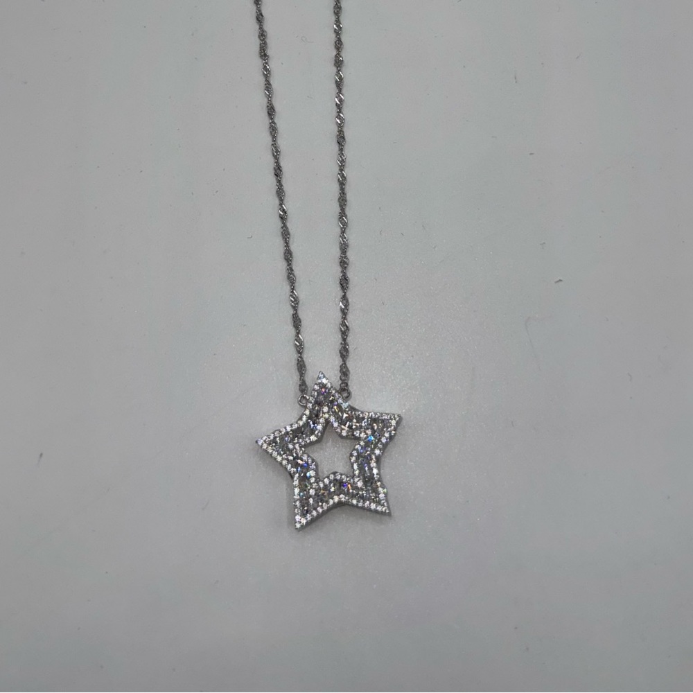 18k 8ct Star Necklace - Picture 6 of 10